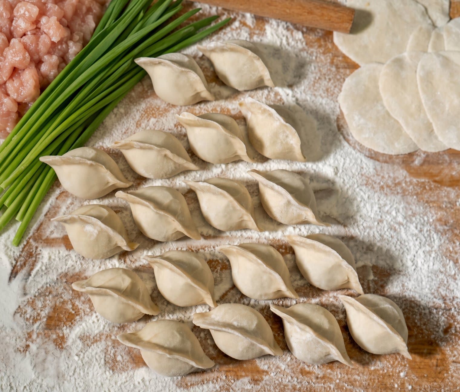冷冻韭菜雞肉水餃(20 pcs) - 冷冻水饺,每袋20只。韭菜雞肉水餃。 | 冷凍水餃