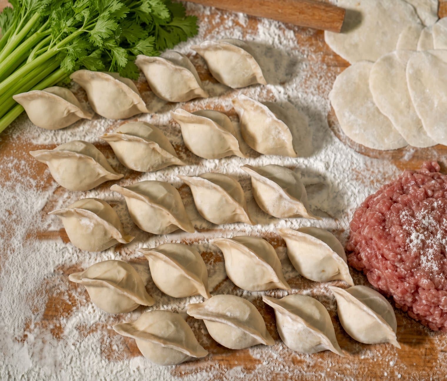 冷冻芹菜豬肉水餃(20 pcs) - 冷冻水饺,每袋20只。芹菜豬肉水餃。 | 冷凍水餃