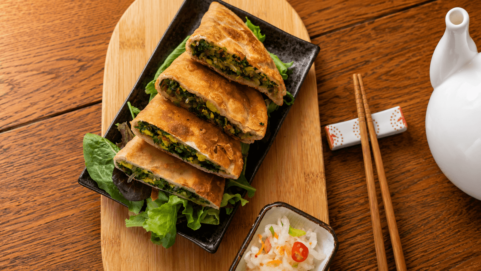 冷冻韭菜盒子(2 pcs) - 香煎韭菜盒子,内馅选用新鲜韭菜与鸡蛋,并加入少许虾皮提味。 | 点心类